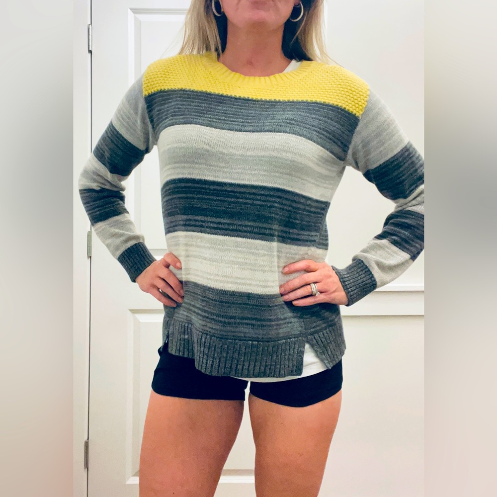 Liz Claiborne Gray&Yellow Sweater|Petite S/M|Used|Excellent condition/like new